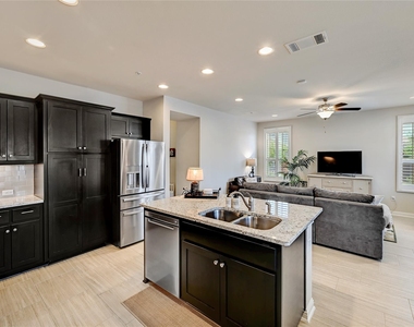 6814 E Riverside Dr - Photo Thumbnail 7