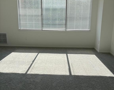 10101 Grosvenor Place - Photo Thumbnail 4