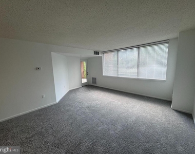 10101 Grosvenor Place - Photo Thumbnail 2