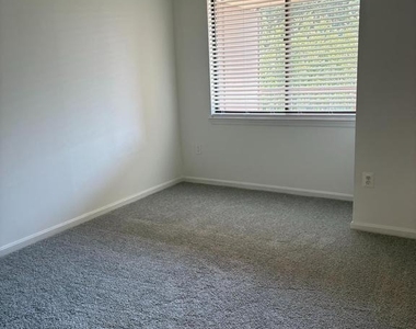10101 Grosvenor Place - Photo Thumbnail 11