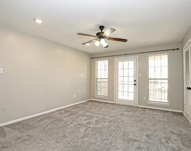 641 W 31st 1/2 St - Photo Thumbnail 12