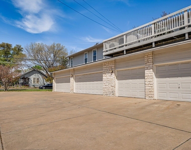 641 W 31st 1/2 St - Photo Thumbnail 35