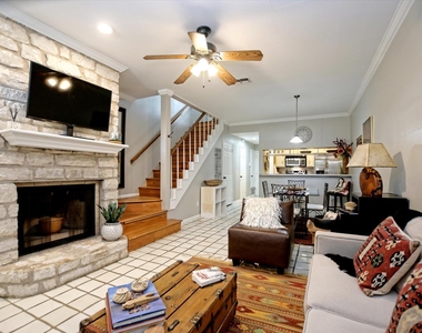 641 W 31st 1/2 St - Photo Thumbnail 1