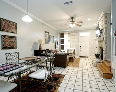641 W 31st 1/2 St - Photo Thumbnail 10