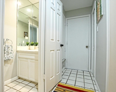 641 W 31st 1/2 St - Photo Thumbnail 29
