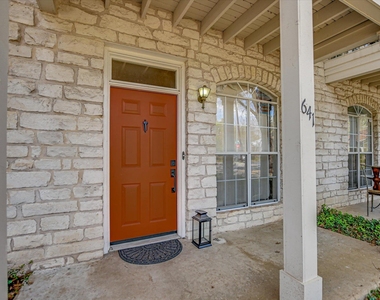 641 W 31st 1/2 St - Photo Thumbnail 6
