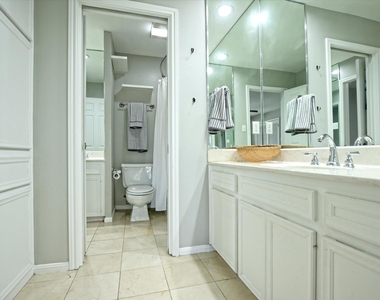 641 W 31st 1/2 St - Photo Thumbnail 33