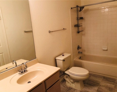 1304 Water Spaniel Way - Photo Thumbnail 11