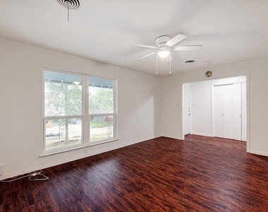 6108 Cherrylawn Cir - Photo Thumbnail 10