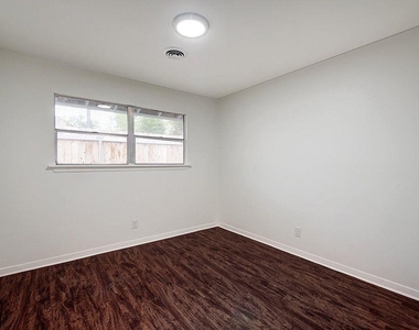 6108 Cherrylawn Cir - Photo Thumbnail 13