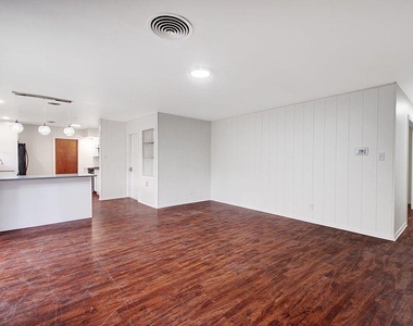 6108 Cherrylawn Cir - Photo Thumbnail 7