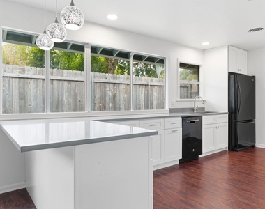 6108 Cherrylawn Cir - Photo Thumbnail 15