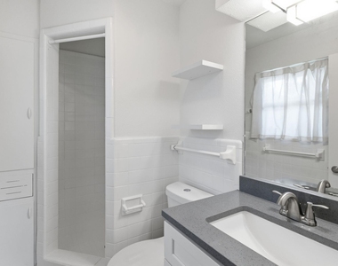 6108 Cherrylawn Cir - Photo Thumbnail 5