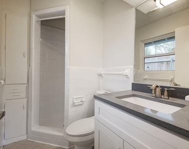 6108 Cherrylawn Cir - Photo Thumbnail 14
