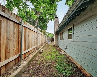 6108 Cherrylawn Cir - Photo Thumbnail 24