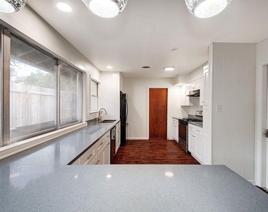6108 Cherrylawn Cir - Photo Thumbnail 15