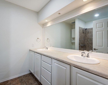 6108 Cherrylawn Cir - Photo Thumbnail 17