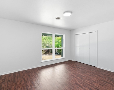 6108 Cherrylawn Cir - Photo Thumbnail 6