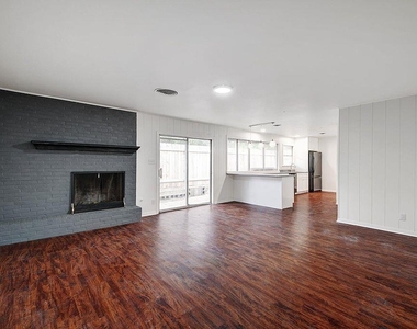 6108 Cherrylawn Cir - Photo Thumbnail 4