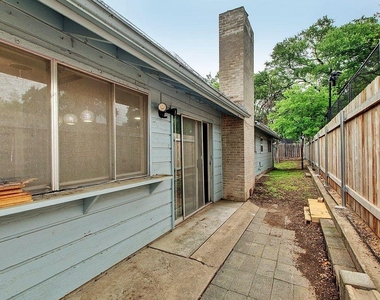 6108 Cherrylawn Cir - Photo Thumbnail 22