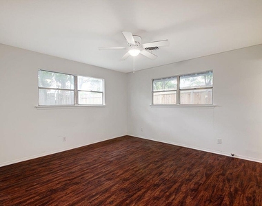 6108 Cherrylawn Cir - Photo Thumbnail 12
