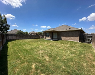 1919 Mexia Dr - Photo Thumbnail 12