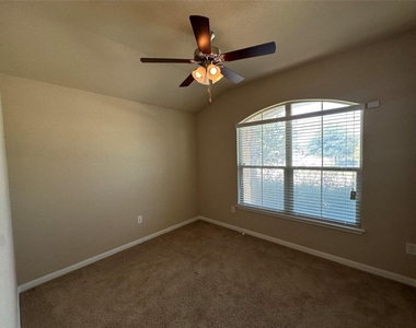 1919 Mexia Dr - Photo Thumbnail 9