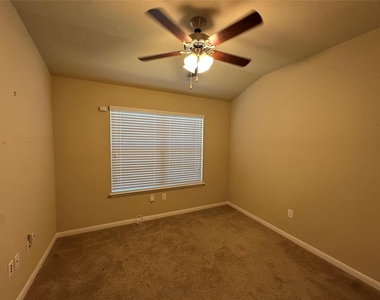 1919 Mexia Dr - Photo Thumbnail 6