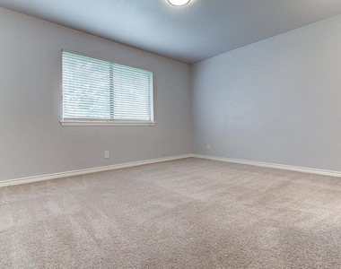 12111 Missel Thrush Ct - Photo Thumbnail 16