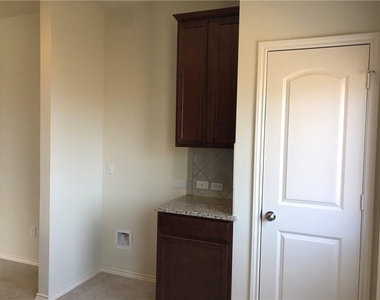 108 Yellowbark St - Photo Thumbnail 7