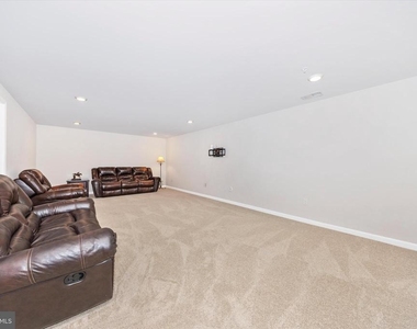 700 Bond Street - Photo Thumbnail 32