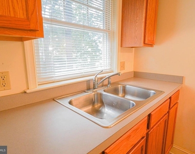 800 Travers Street - Photo Thumbnail 29