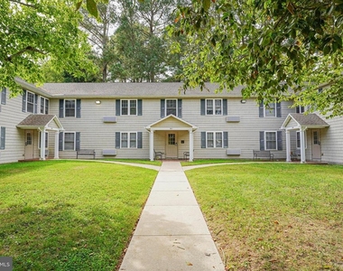 800 Travers Street - Photo Thumbnail 3