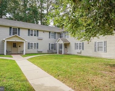 800 Travers Street - Photo Thumbnail 5