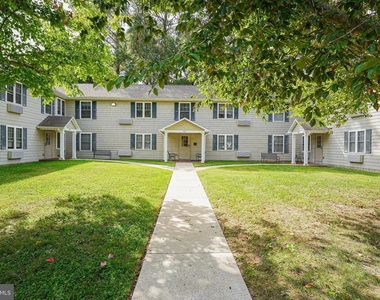 800 Travers Street - Photo Thumbnail 1