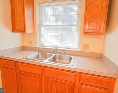 800 Travers Street - Photo Thumbnail 28