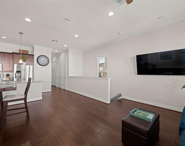 1201 Highknoll Ln - Photo Thumbnail 20