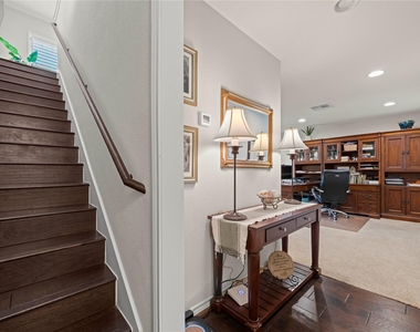 1201 Highknoll Ln - Photo Thumbnail 5