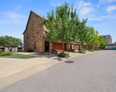 1201 Highknoll Ln - Photo Thumbnail 2