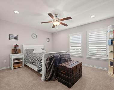 1201 Highknoll Ln - Photo Thumbnail 7