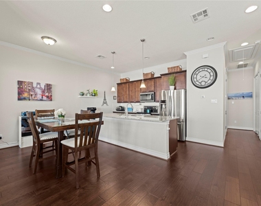 1201 Highknoll Ln - Photo Thumbnail 13