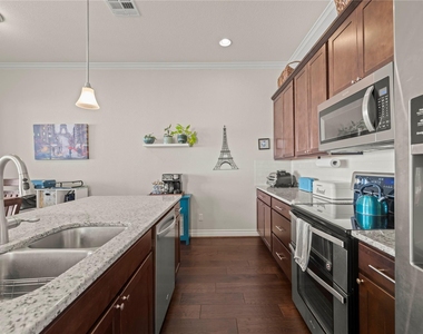 1201 Highknoll Ln - Photo Thumbnail 17
