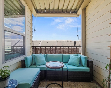 1201 Highknoll Ln - Photo Thumbnail 24