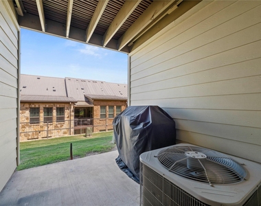 1201 Highknoll Ln - Photo Thumbnail 11