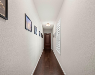 1201 Highknoll Ln - Photo Thumbnail 3