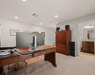 1201 Highknoll Ln - Photo Thumbnail 12