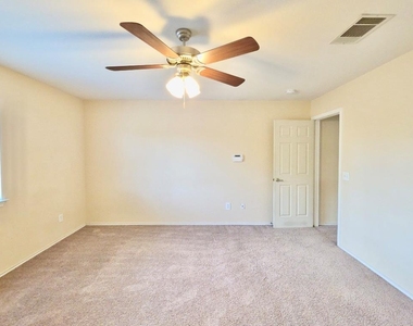 7412 Cayenne Ln - Photo Thumbnail 12