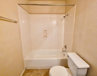 7412 Cayenne Ln - Photo Thumbnail 21