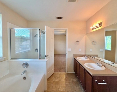 7412 Cayenne Ln - Photo Thumbnail 13