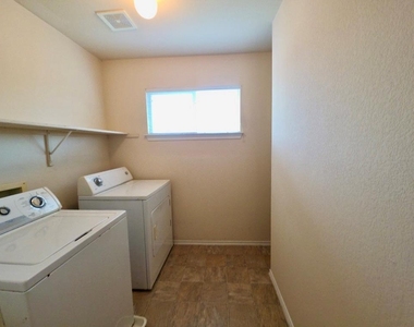 7412 Cayenne Ln - Photo Thumbnail 27